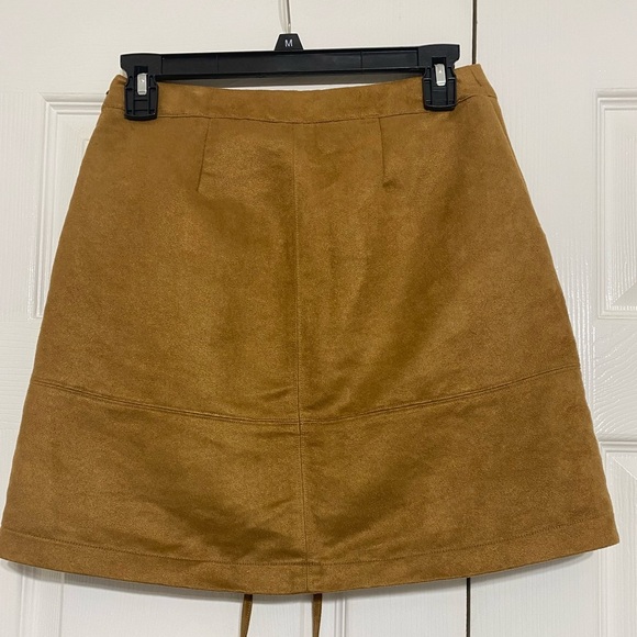 Lauren Conrad Faux Suede skirt size 2 - Picture 2 of 9